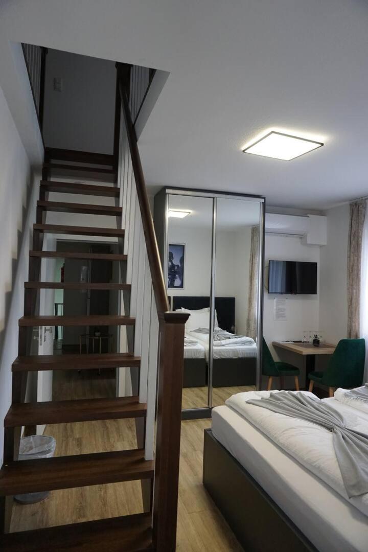 Hotel Dona Bergisch Gladbach Exterior photo