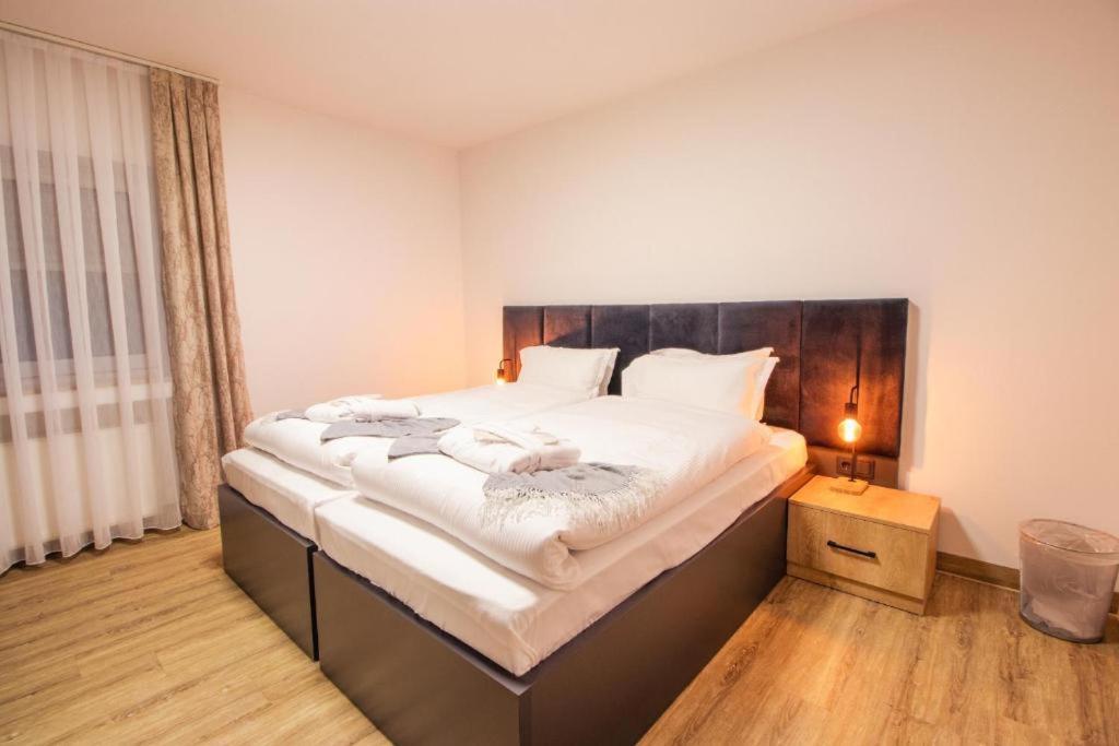 Hotel Dona Bergisch Gladbach Exterior photo