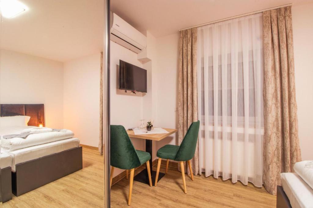 Hotel Dona Bergisch Gladbach Exterior photo